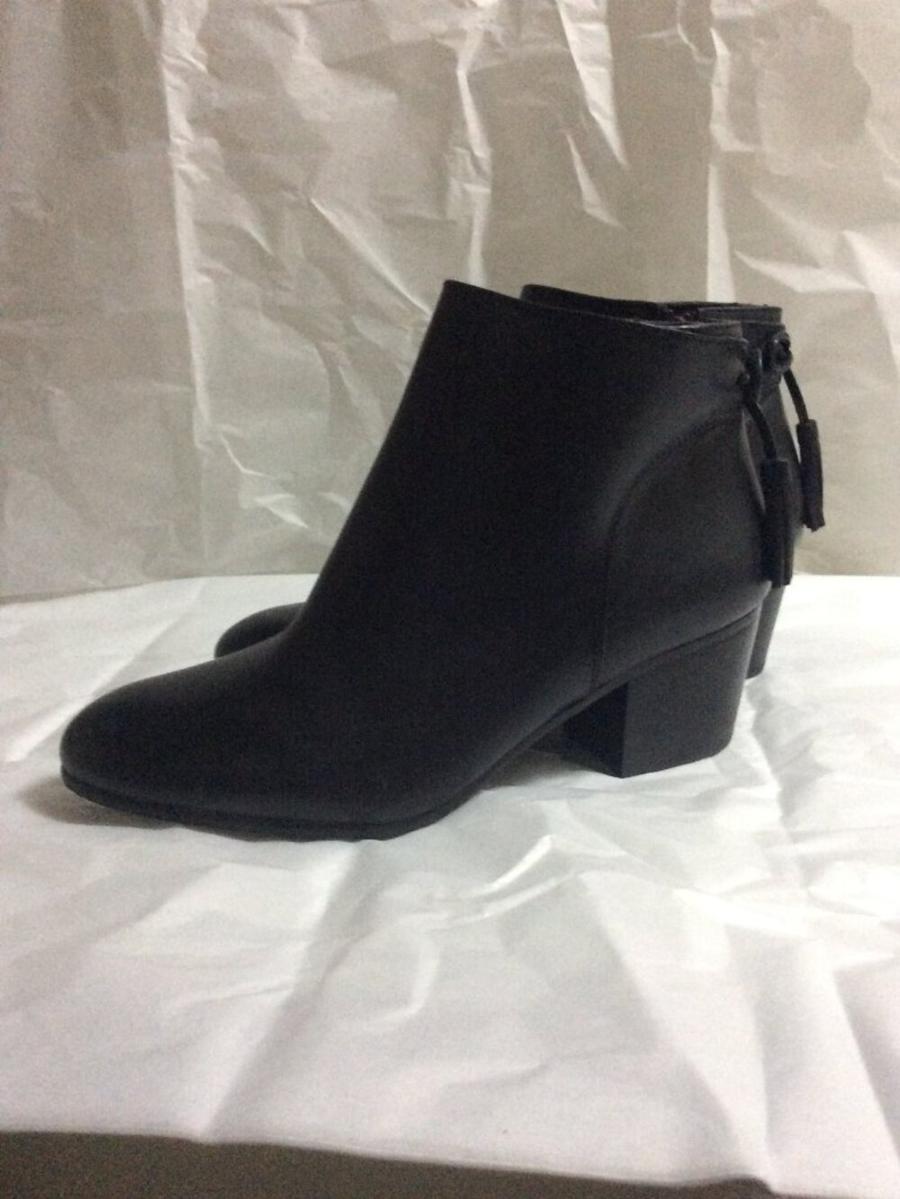 Crown Vintage Black Leather Ankle Booties Size 7M EUC